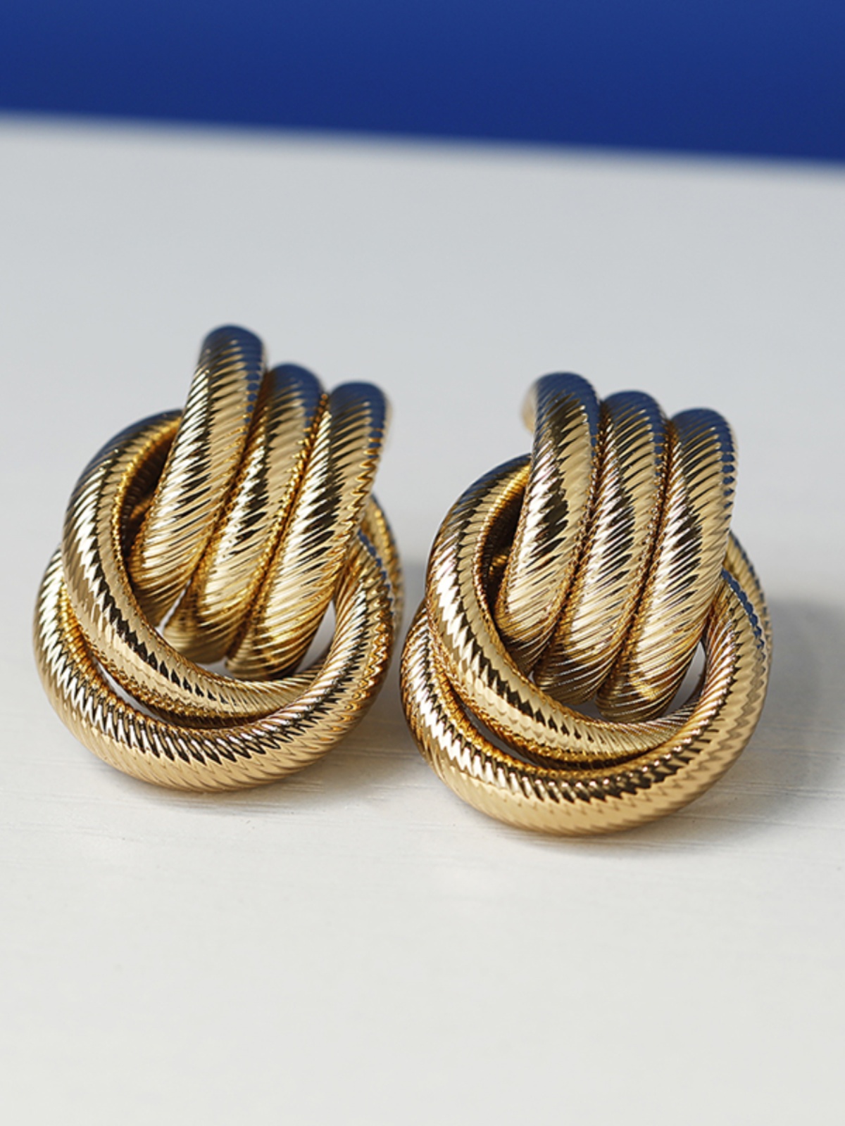 Chic Metal Round Woven Earrings for Women - Versatile European and American Design, Perfect for Birthdays, Gatherings, and Dates Chic Metal Round Woven Earrings for Women - Versatile European and American Design, Perfect for Birthdays, Gatherings, and Dates