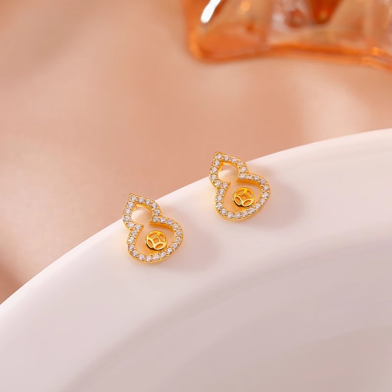 Chic Niche Ear Bone Stud Earrings for Women - Stylish Parisian Design, Trendy and Elegant Accessory Chic Niche Ear Bone Stud Earrings for Women - Stylish Parisian Design, Trendy and Elegant Accessory