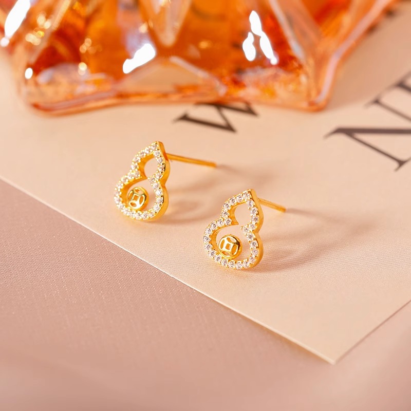 Chic Niche Ear Bone Stud Earrings for Women - Stylish Parisian Design, Trendy and Elegant Accessory Chic Niche Ear Bone Stud Earrings for Women - Stylish Parisian Design, Trendy and Elegant Accessory