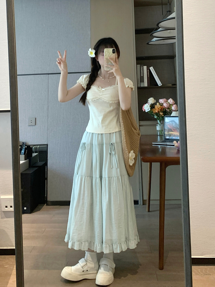 Chic Short Sleeve T-Shirt for Women, Flattering and Slimming Fit, Sweet Summer Style, Trendy Casual Top Chic Short Sleeve T-Shirt for Women, Flattering and Slimming Fit, Sweet Summer Style, Trendy Casual Top