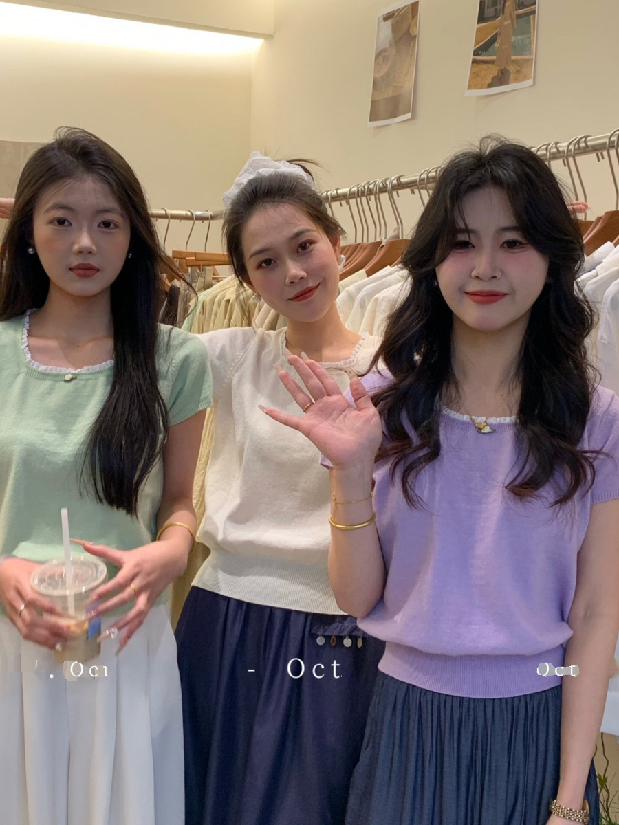 Chic Slim-Fit Short Knitted Sweater for Women - Stylish Age-Reducing Top in High-Quality Knit, Perfect for Y2K and Casual Looks Chic Slim-Fit Short Knitted Sweater for Women - Stylish Age-Reducing Top in High-Quality Knit, Perfect for Y2K and Casual Looks