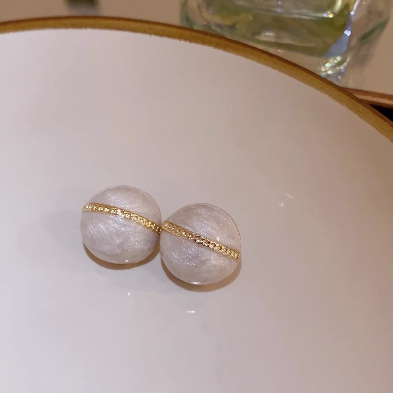 Chic Small Chanel-Style Earrings for Women, Luxury Niche Design, Elegant Parisian Fashion Accessory Chic Small Chanel-Style Earrings for Women, Luxury Niche Design, Elegant Parisian Fashion Accessory