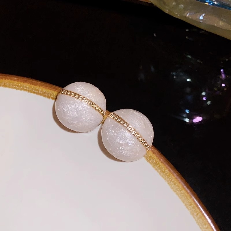 Chic Small Chanel-Style Earrings for Women, Luxury Niche Design, Elegant Parisian Fashion Accessory Chic Small Chanel-Style Earrings for Women, Luxury Niche Design, Elegant Parisian Fashion Accessory