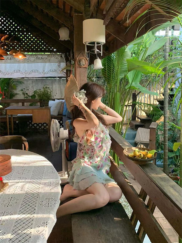 Chic Turned-Right Floral Midi Dress with Cutout Detail - Y2K Inspired Women's Elegant Evening Wear Chic Turned-Right Floral Midi Dress with Cutout Detail - Y2K Inspired Women's Elegant Evening Wear