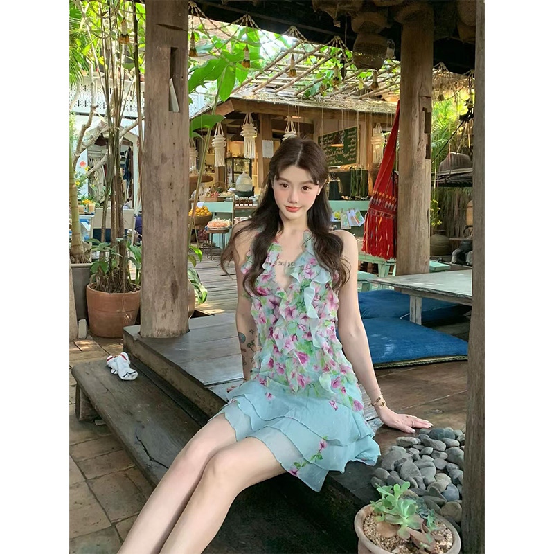 Chic Turned-Right Floral Midi Dress with Cutout Detail - Y2K Inspired Women's Elegant Evening Wear Chic Turned-Right Floral Midi Dress with Cutout Detail - Y2K Inspired Women's Elegant Evening Wear