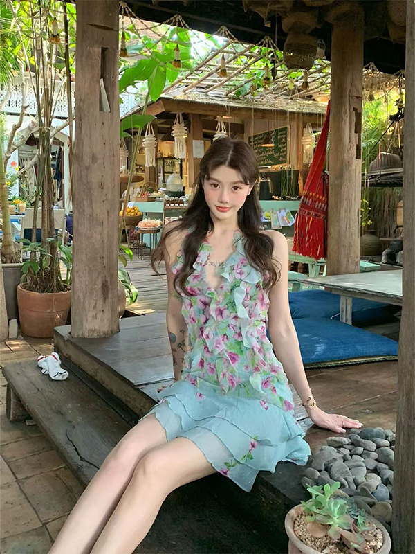 Chic Turned-Right Floral Midi Dress with Cutout Detail - Y2K Inspired Women's Elegant Evening Wear Chic Turned-Right Floral Midi Dress with Cutout Detail - Y2K Inspired Women's Elegant Evening Wear