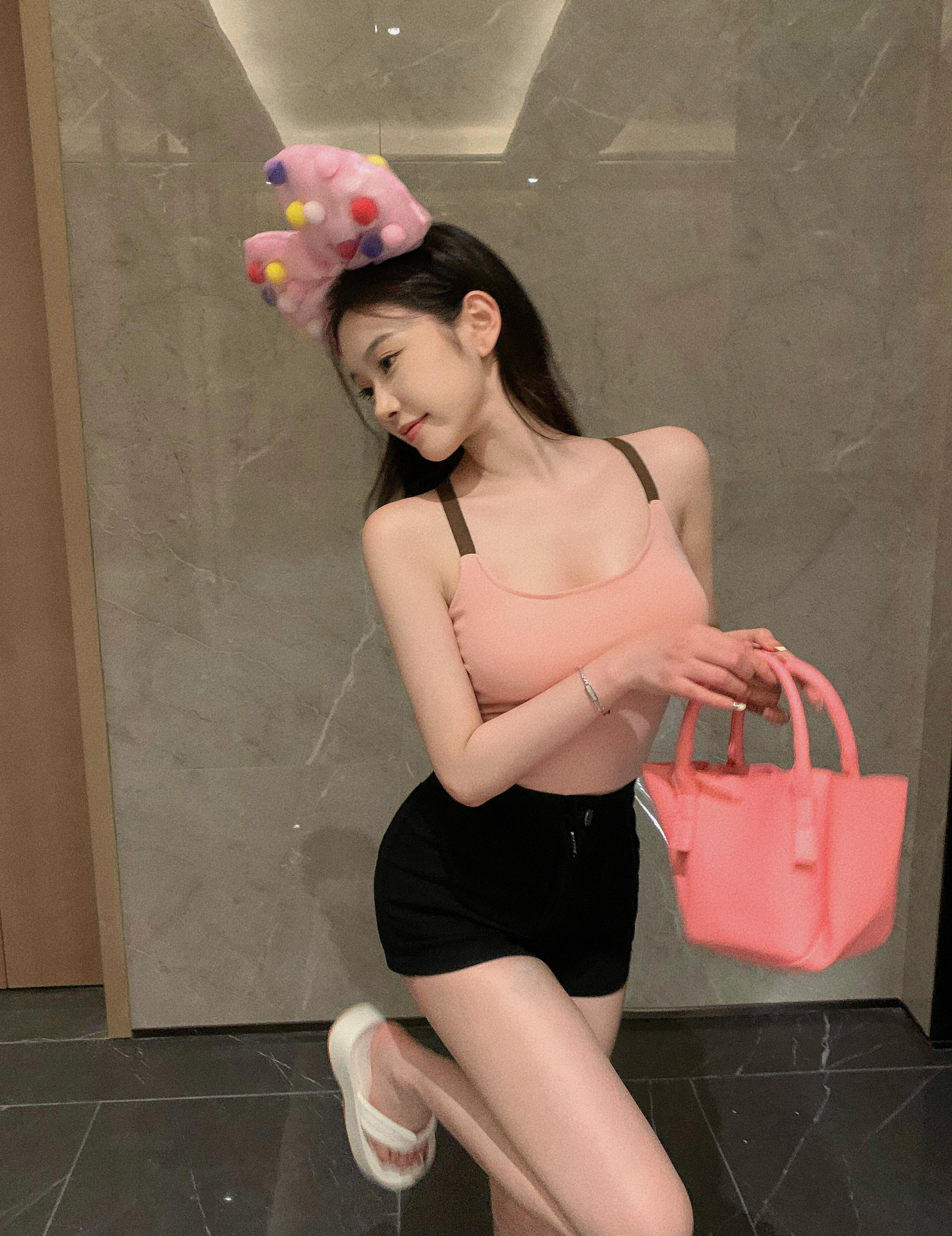 Chic Two-Piece Outfit for Petite Women - Spicy Girl Camisole and Denim Shorts Set, Trendy Summer Style