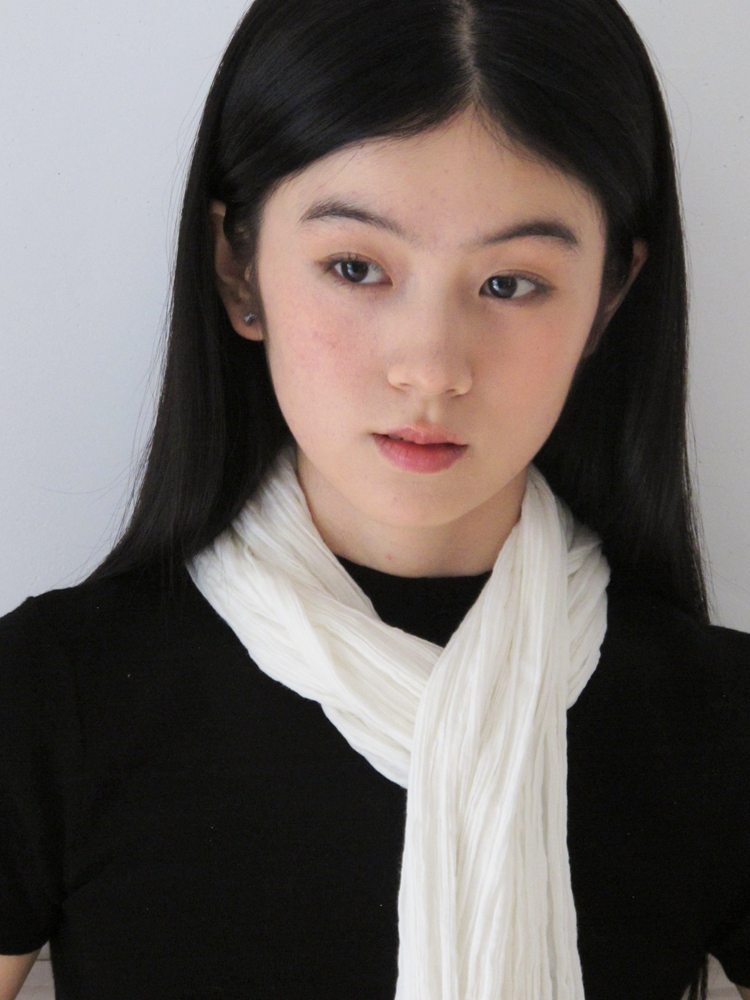 Chic Women's 2025 Autumn High-End Fashion Scarf - Trendy Ins-Style Accessory for Pure Desire Atmosphere Chic Women's 2025 Autumn High-End Fashion Scarf - Trendy Ins-Style Accessory for Pure Desire Atmosphere