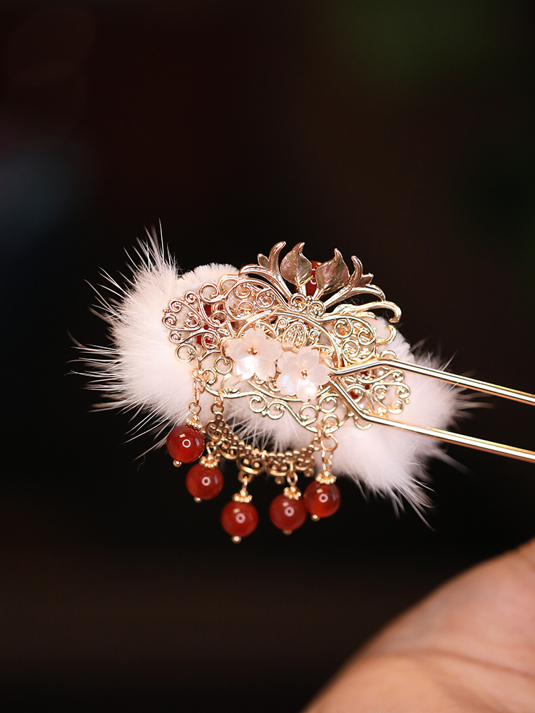 Children's U-Shaped Hairpin - Fluffy Cute Lion Design, Classical Chinese Style Hair Accessory for Festive Occasions Children's U-Shaped Hairpin - Fluffy Cute Lion Design, Classical Chinese Style Hair Accessory for Festive Occasions