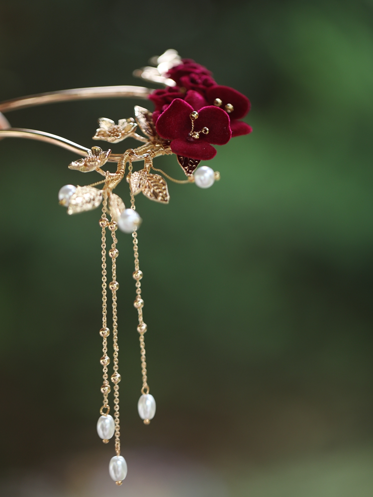 Chinese Classical Bride's U-Shaped Hairpin with Xiuhua Design - Red Toasting Dress Hair Accessory for Mother of the Bride Chinese Classical Bride's U-Shaped Hairpin with Xiuhua Design - Red Toasting Dress Hair Accessory for Mother of the Bride