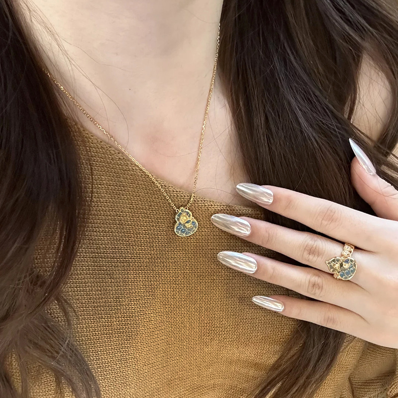 Chinese-Style Antique Enamel Celadon Gourd Pendant Necklace for Women - 2025 Light Luxury Versatile Accessory