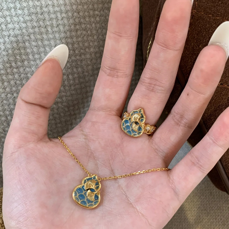 Chinese-Style Antique Enamel Celadon Gourd Pendant Necklace for Women - 2025 Light Luxury Versatile Accessory Chinese-Style Antique Enamel Celadon Gourd Pendant Necklace for Women - 2025 Light Luxury Versatile Accessory