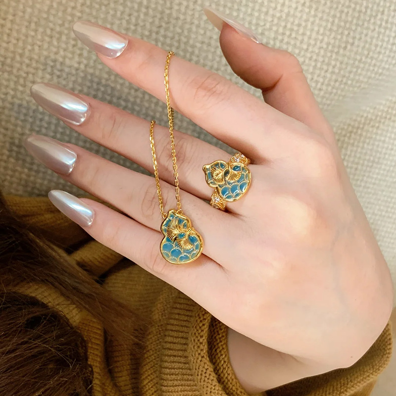 Chinese-Style Antique Enamel Celadon Gourd Pendant Necklace for Women - 2025 Light Luxury Versatile Accessory Chinese-Style Antique Enamel Celadon Gourd Pendant Necklace for Women - 2025 Light Luxury Versatile Accessory