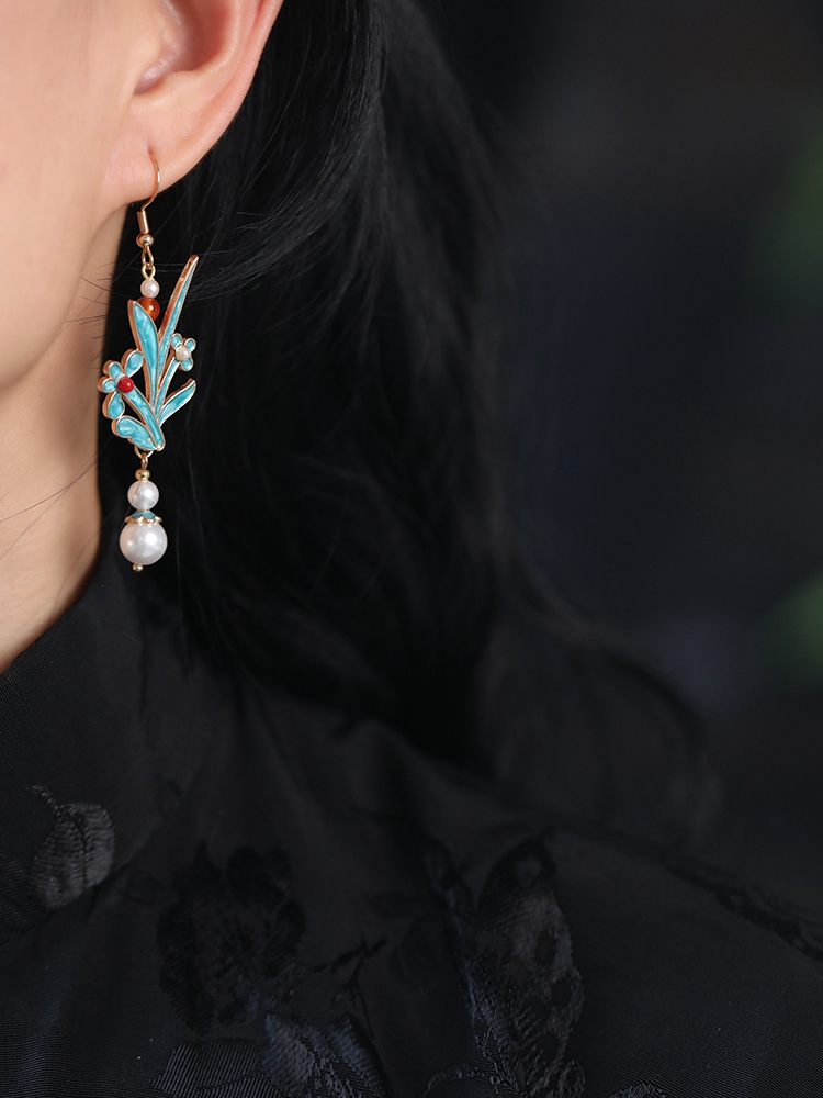 Chinese-Style Blue Enamel Horse-Face Earrings for Weddings, Classic Hanfu Accessories, Qipao Pendant Design Chinese-Style Blue Enamel Horse-Face Earrings for Weddings, Classic Hanfu Accessories, Qipao Pendant Design