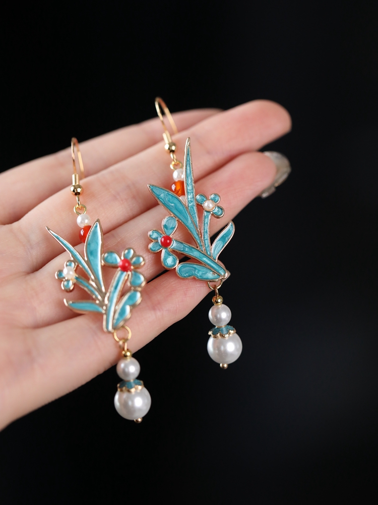 Chinese-Style Blue Enamel Horse-Face Earrings for Weddings, Classic Hanfu Accessories, Qipao Pendant Design Chinese-Style Blue Enamel Horse-Face Earrings for Weddings, Classic Hanfu Accessories, Qipao Pendant Design