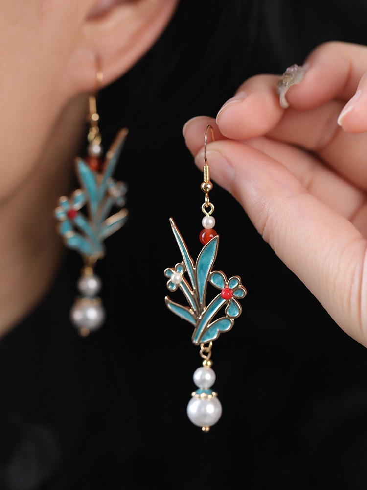 Chinese-Style Blue Enamel Horse-Face Earrings for Weddings, Classic Hanfu Accessories, Qipao Pendant Design Chinese-Style Blue Enamel Horse-Face Earrings for Weddings, Classic Hanfu Accessories, Qipao Pendant Design