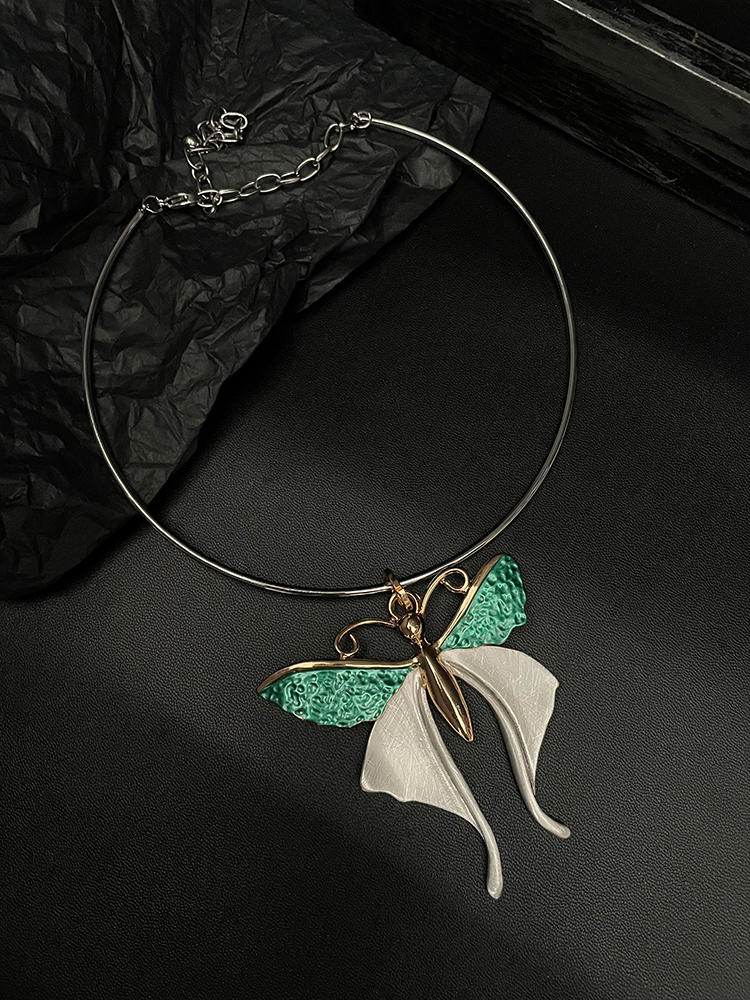 Chinese-Style Butterfly Necklace for Women, High-End Ancient Wind Collar Design, Personalized Summer Accessory