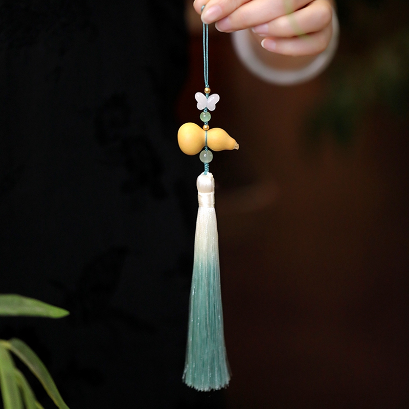 Chinese-Style Gourd Tassel Pendant for Women - Classical Hanfu Accessories, Elegant Qipao Collar Jewelry