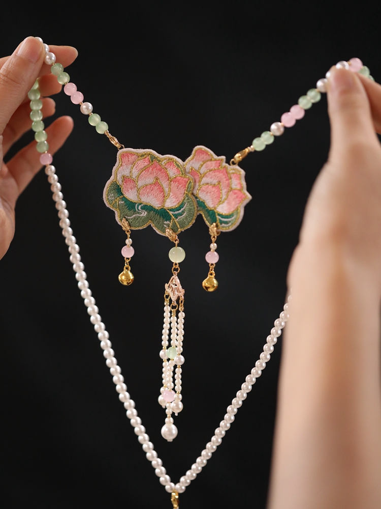 Chinese-Style Hanfu Horse-Face Skirt with Embroidery and Tassel Long Necklace for Women - Traditional National Wind Accessories Chinese-Style Hanfu Horse-Face Skirt with Embroidery and Tassel Long Necklace for Women - Traditional National Wind Accessories