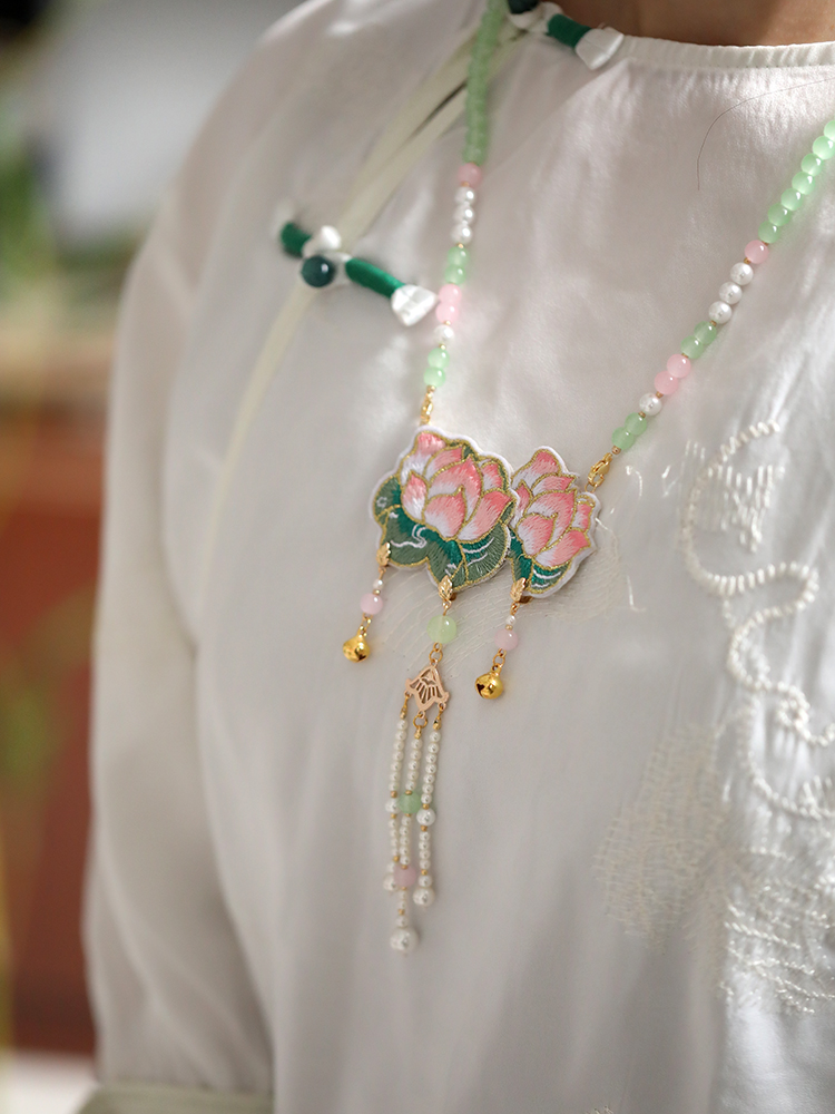 Chinese-Style Hanfu Horse-Face Skirt with Embroidery and Tassel Long Necklace for Women - Traditional National Wind Accessories