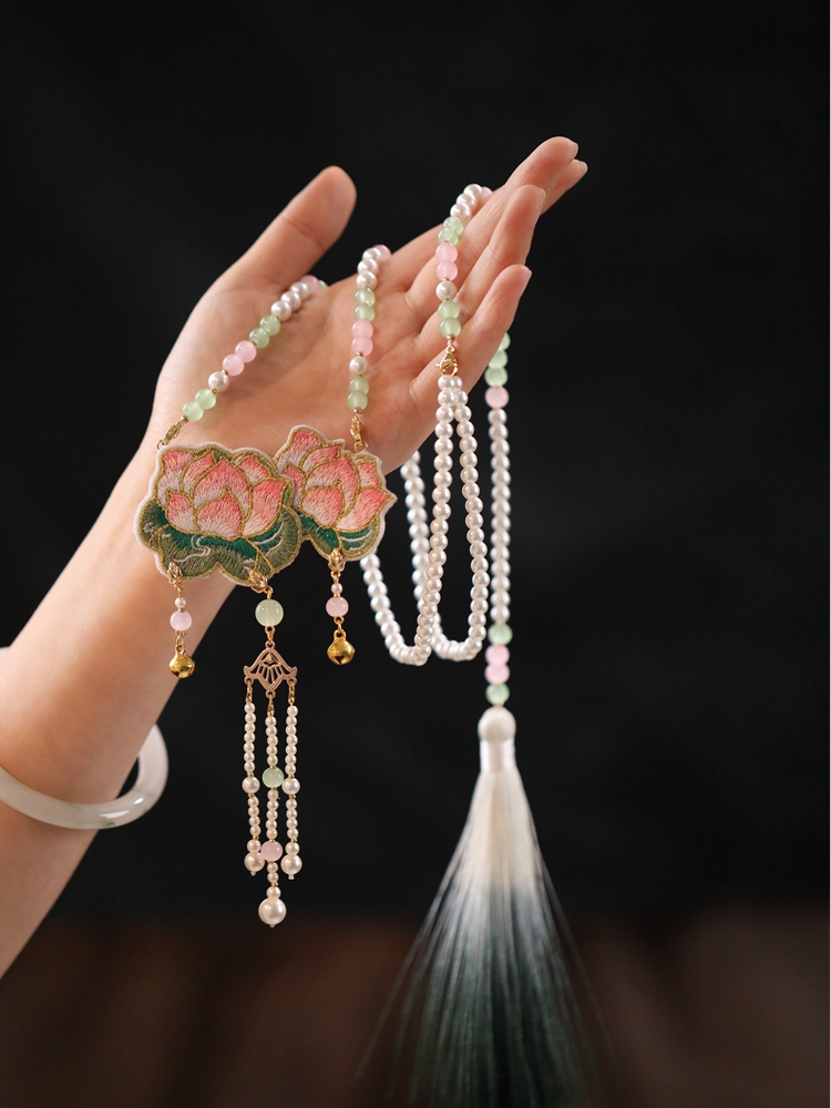 Chinese-Style Hanfu Horse-Face Skirt with Embroidery and Tassel Long Necklace for Women - Traditional National Wind Accessories Chinese-Style Hanfu Horse-Face Skirt with Embroidery and Tassel Long Necklace for Women - Traditional National Wind Accessories