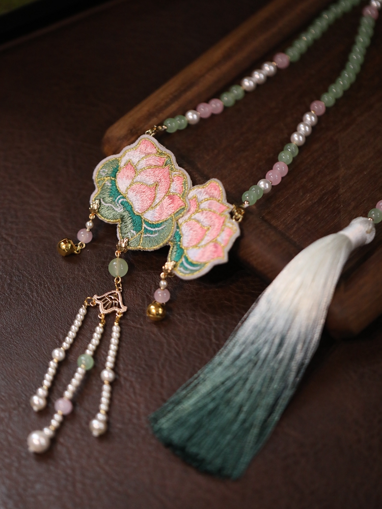 Chinese-Style Hanfu Horse-Face Skirt with Embroidery and Tassel Long Necklace for Women - Traditional National Wind Accessories Chinese-Style Hanfu Horse-Face Skirt with Embroidery and Tassel Long Necklace for Women - Traditional National Wind Accessories