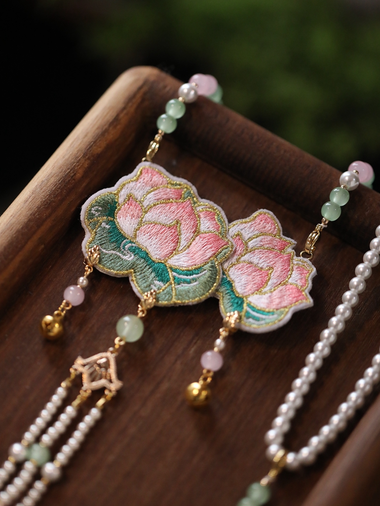 Chinese-Style Hanfu Horse-Face Skirt with Embroidery and Tassel Long Necklace for Women - Traditional National Wind Accessories Chinese-Style Hanfu Horse-Face Skirt with Embroidery and Tassel Long Necklace for Women - Traditional National Wind Accessories