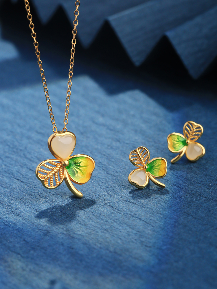 Chinese Style Light Luxury Three-Leaf Clover Pendant Necklace with Jade and Enamel, Gold-Inlaid Clavicle Chain for Women Chinese Style Light Luxury Three-Leaf Clover Pendant Necklace with Jade and Enamel, Gold-Inlaid Clavicle Chain for Women