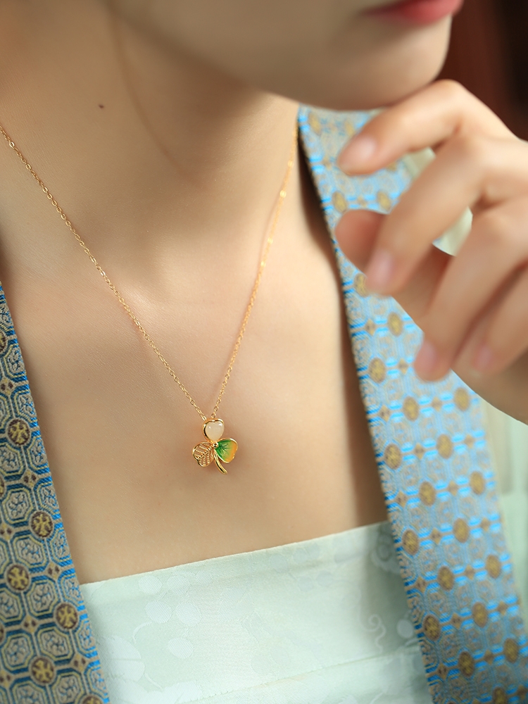 Chinese Style Light Luxury Three-Leaf Clover Pendant Necklace with Jade and Enamel, Gold-Inlaid Clavicle Chain for Women Chinese Style Light Luxury Three-Leaf Clover Pendant Necklace with Jade and Enamel, Gold-Inlaid Clavicle Chain for Women