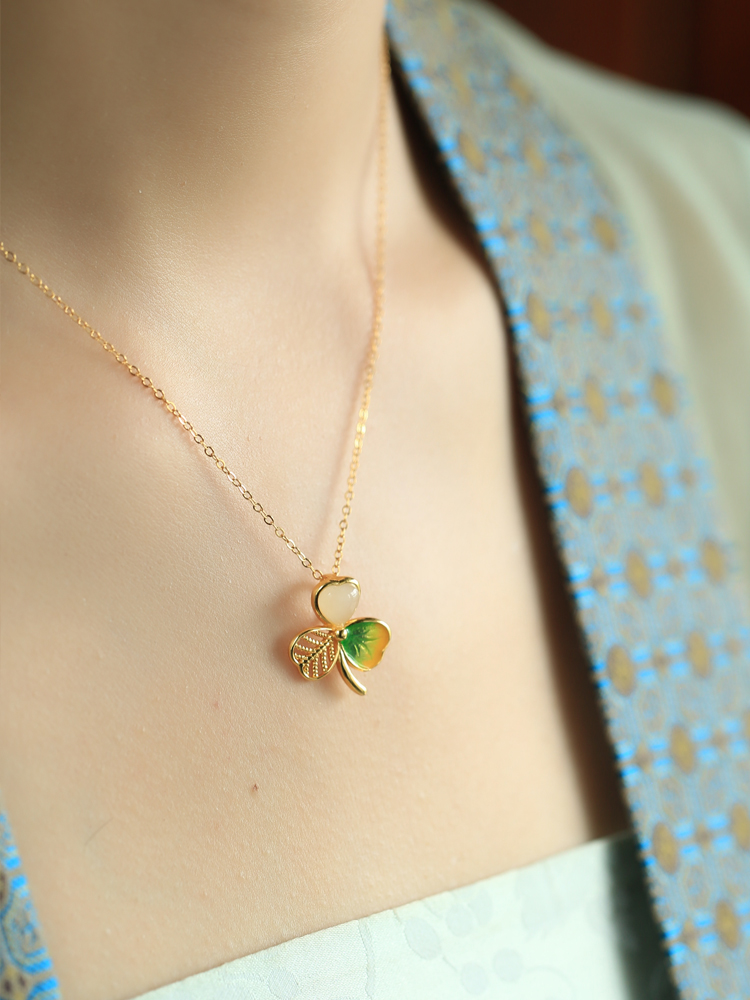 Chinese Style Light Luxury Three-Leaf Clover Pendant Necklace with Jade and Enamel, Gold-Inlaid Clavicle Chain for Women Chinese Style Light Luxury Three-Leaf Clover Pendant Necklace with Jade and Enamel, Gold-Inlaid Clavicle Chain for Women