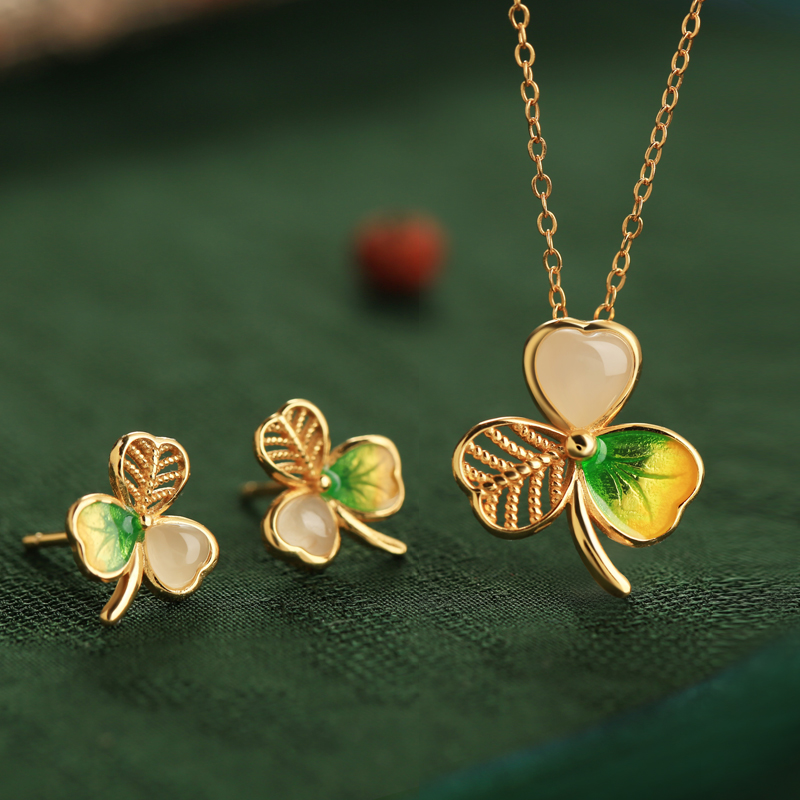 Chinese Style Light Luxury Three-Leaf Clover Pendant Necklace with Jade and Enamel, Gold-Inlaid Clavicle Chain for Women Chinese Style Light Luxury Three-Leaf Clover Pendant Necklace with Jade and Enamel, Gold-Inlaid Clavicle Chain for Women