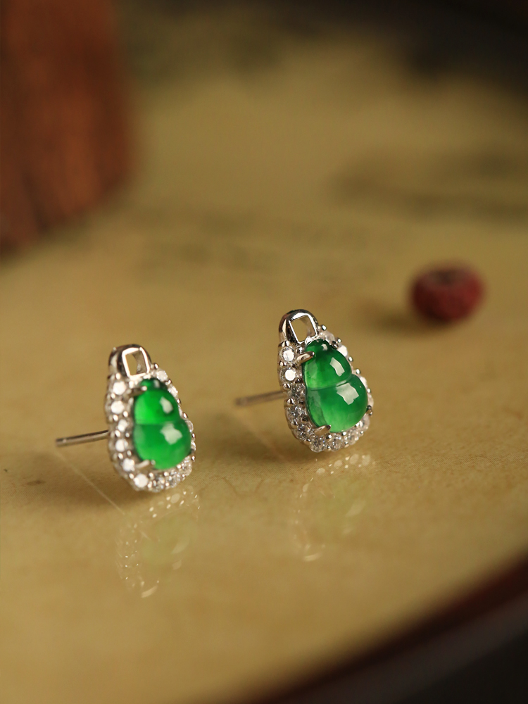 Chinese Style Natural Jade Gourd Earrings in Yang Green with Pure Silver - Elegant National Wind Gemstone Accessories for Women Chinese Style Natural Jade Gourd Earrings in Yang Green with Pure Silver - Elegant National Wind Gemstone Accessories for Women