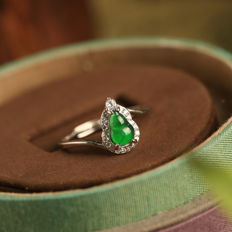 Chinese Style Natural Jade Gourd Earrings in Yang Green with Pure Silver - Elegant National Wind Gemstone Accessories for Women Chinese Style Natural Jade Gourd Earrings in Yang Green with Pure Silver - Elegant National Wind Gemstone Accessories for Women