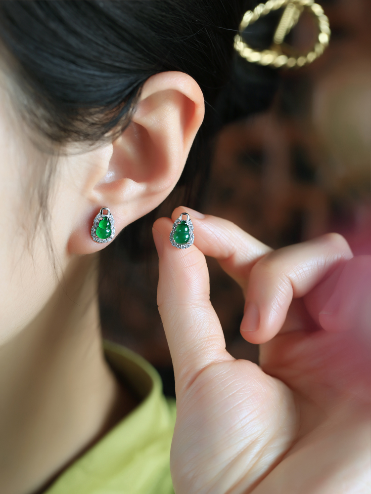 Chinese Style Natural Jade Gourd Earrings in Yang Green with Pure Silver - Elegant National Wind Gemstone Accessories for Women Chinese Style Natural Jade Gourd Earrings in Yang Green with Pure Silver - Elegant National Wind Gemstone Accessories for Women