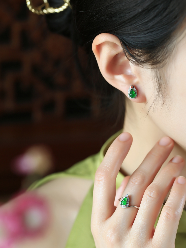 Chinese Style Natural Jade Gourd Earrings in Yang Green with Pure Silver - Elegant National Wind Gemstone Accessories for Women Chinese Style Natural Jade Gourd Earrings in Yang Green with Pure Silver - Elegant National Wind Gemstone Accessories for Women