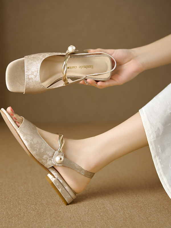 Chinese-Style Open-Toe Chunky Heel Mary Jane Sandals for Women - Summer Square Toe Shoes, Size 41-43, Perfect for Skirts Chinese-Style Open-Toe Chunky Heel Mary Jane Sandals for Women - Summer Square Toe Shoes, Size 41-43, Perfect for Skirts