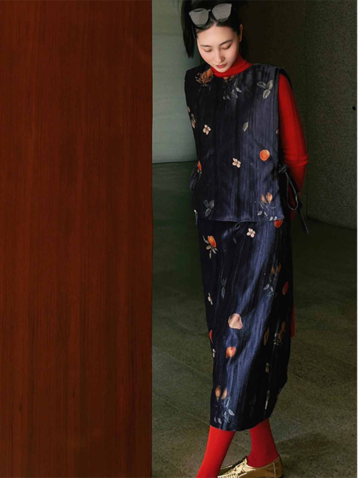 Chinese-Style Pleated Satin Vest & Horse Face Skirt Set for Women – Spring/Fall Fashion, Elegant and Trendy 90s Inspired Outfit Chinese-Style Pleated Satin Vest & Horse Face Skirt Set for Women – Spring/Fall Fashion, Elegant and Trendy 90s Inspired Outfit