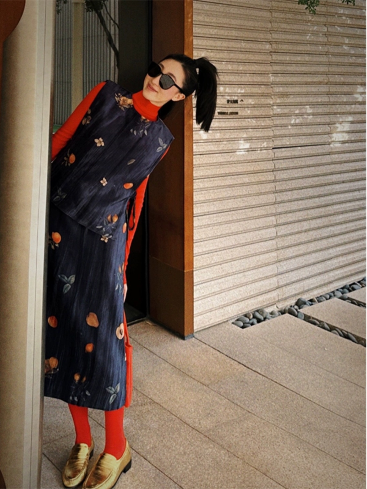 Chinese-Style Pleated Satin Vest & Horse Face Skirt Set for Women – Spring/Fall Fashion, Elegant and Trendy 90s Inspired Outfit Chinese-Style Pleated Satin Vest & Horse Face Skirt Set for Women – Spring/Fall Fashion, Elegant and Trendy 90s Inspired Outfit