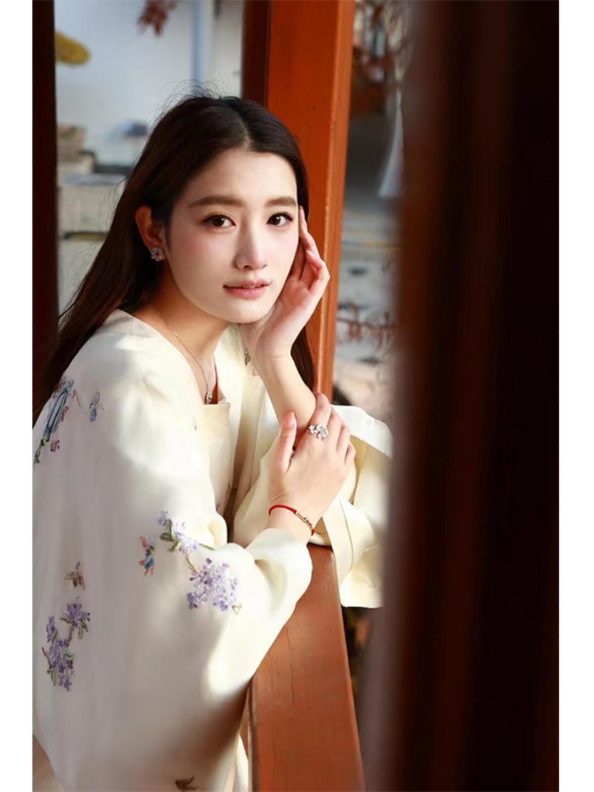 Chinese-Style Printed Jacket for Women - Unique Age-Reducing Design, White National Wind Shirt, Trendy Fashion Top Chinese-Style Printed Jacket for Women - Unique Age-Reducing Design, White National Wind Shirt, Trendy Fashion Top