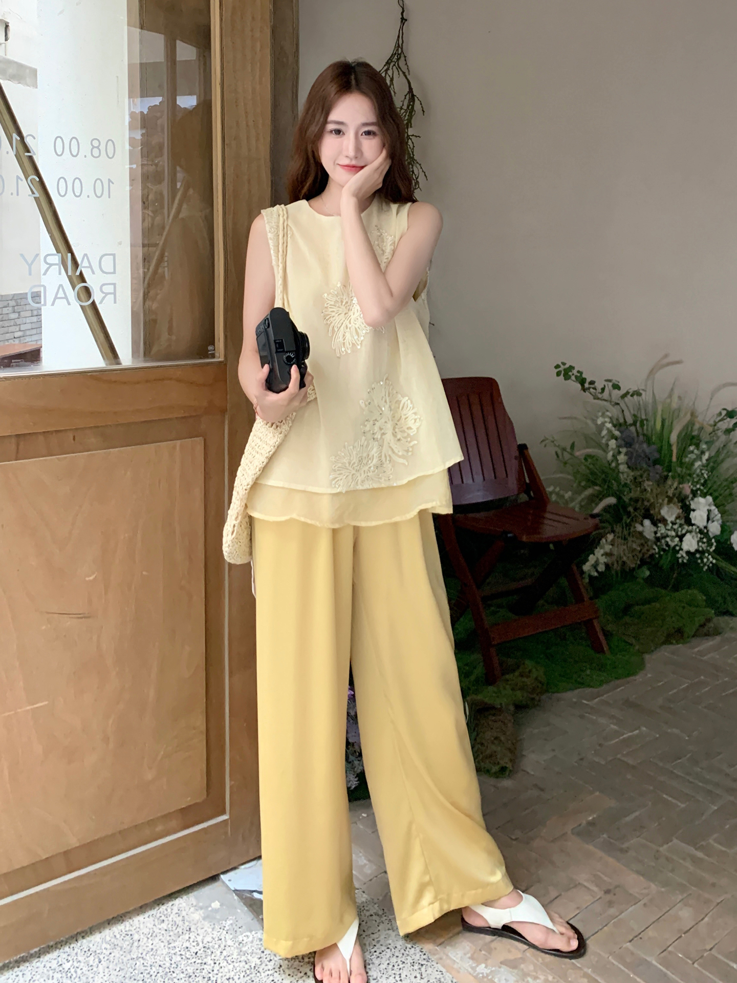 Chinese-Style Printed Vest and Wide-Leg Pants Set for Women - 2025 Summer Gentle Look for Petite Figures - Chic Two-Piece Outfit Chinese-Style Printed Vest and Wide-Leg Pants Set for Women - 2025 Summer Gentle Look for Petite Figures - Chic Two-Piece Outfit