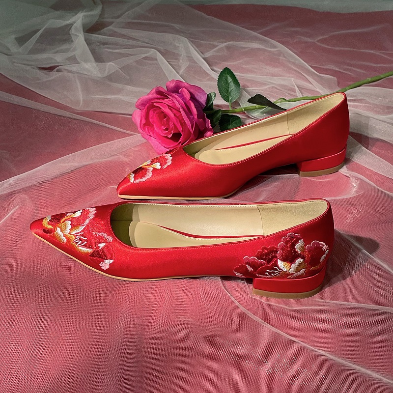 Chinese Style Red Satin Embroidered High Heels - Comfortable Dual-Purpose Wedding Shoes for Brides - Vintage Xiuhe Design Chinese Style Red Satin Embroidered High Heels - Comfortable Dual-Purpose Wedding Shoes for Brides - Vintage Xiuhe Design