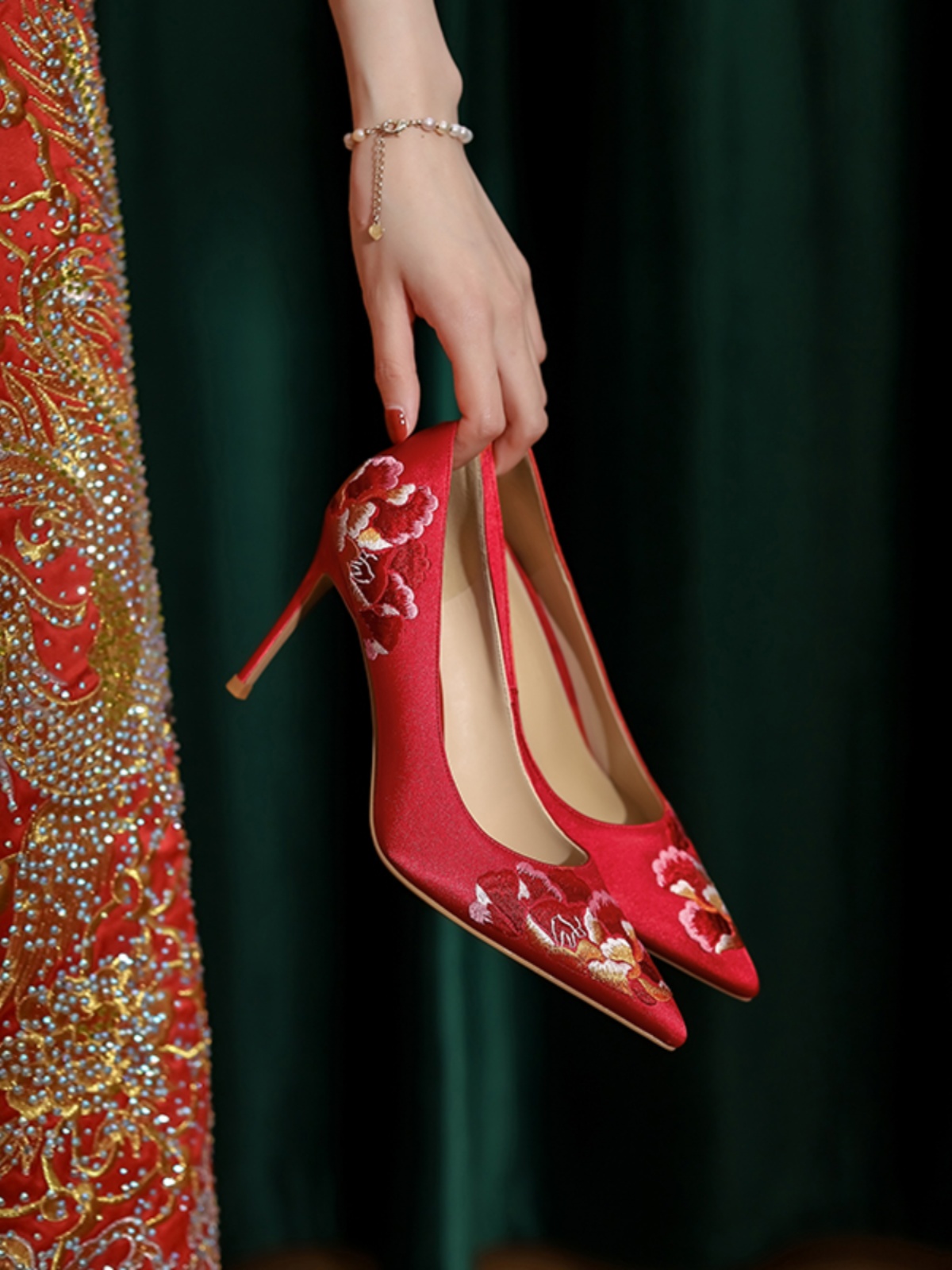 Chinese Style Red Satin Embroidered High Heels - Comfortable Dual-Purpose Wedding Shoes for Brides - Vintage Xiuhe Design Chinese Style Red Satin Embroidered High Heels - Comfortable Dual-Purpose Wedding Shoes for Brides - Vintage Xiuhe Design