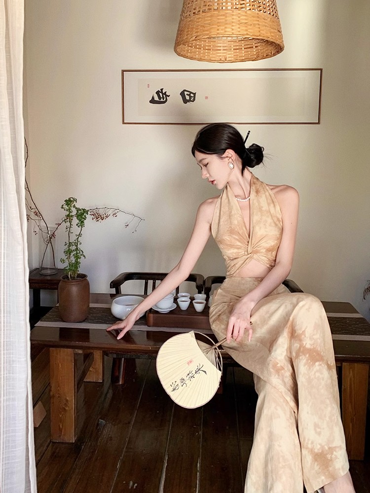 Chinese-Style Retro High-End Summer Two-Piece Suit: Neck-Hanging Top & Wide-Leg Pants Set for Effortless Chic
