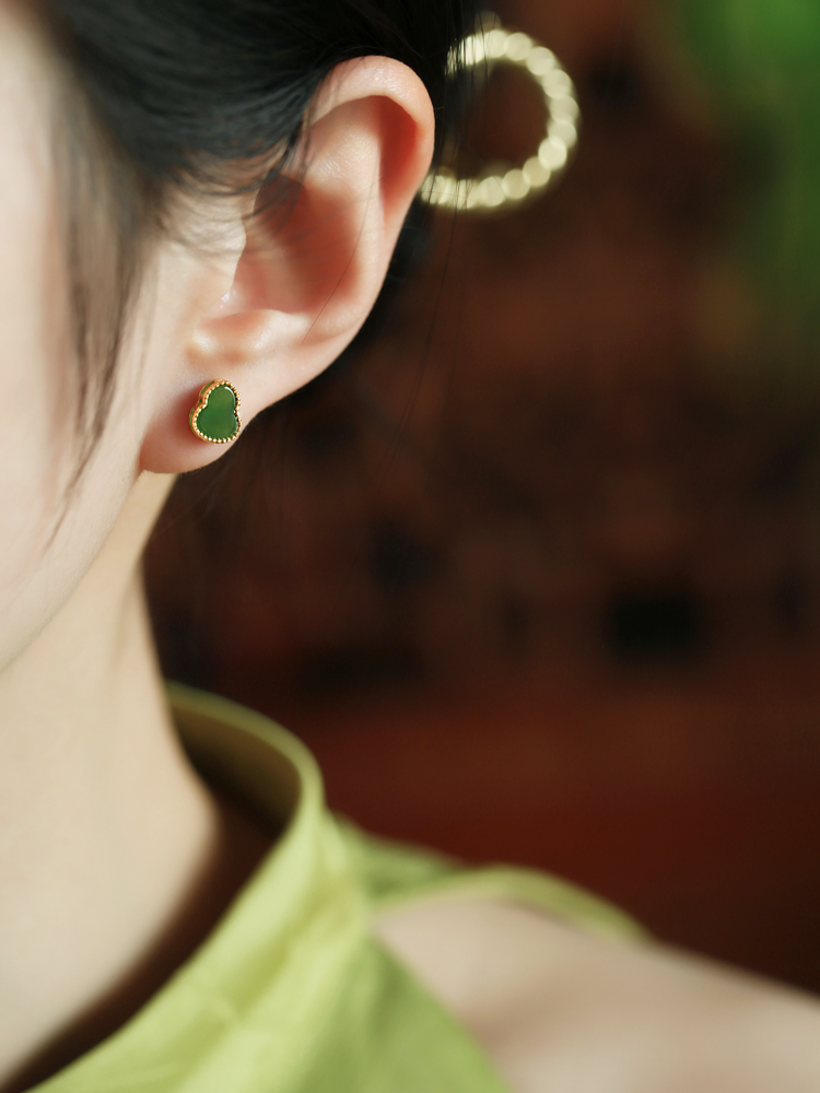 Chinese Style Silver Gourd Earrings with Raw Jade and Jadeite Stones - Elegant Green Stone Jewelry for Women Chinese Style Silver Gourd Earrings with Raw Jade and Jadeite Stones - Elegant Green Stone Jewelry for Women