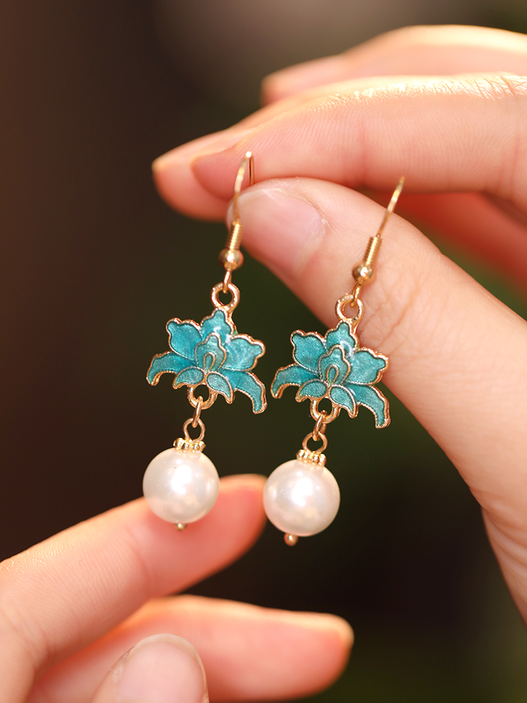 Chinese-Style Song Dynasty Earrings, Hanfu Accessories, Minimalist Qipao Jewelry for Daily Wear, High-End National Wind Design Chinese-Style Song Dynasty Earrings, Hanfu Accessories, Minimalist Qipao Jewelry for Daily Wear, High-End National Wind Design