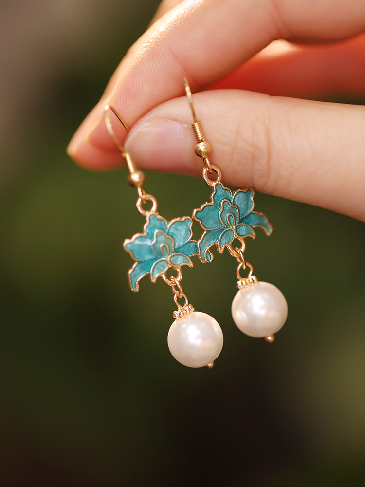 Chinese-Style Song Dynasty Earrings, Hanfu Accessories, Minimalist Qipao Jewelry for Daily Wear, High-End National Wind Design Chinese-Style Song Dynasty Earrings, Hanfu Accessories, Minimalist Qipao Jewelry for Daily Wear, High-End National Wind Design