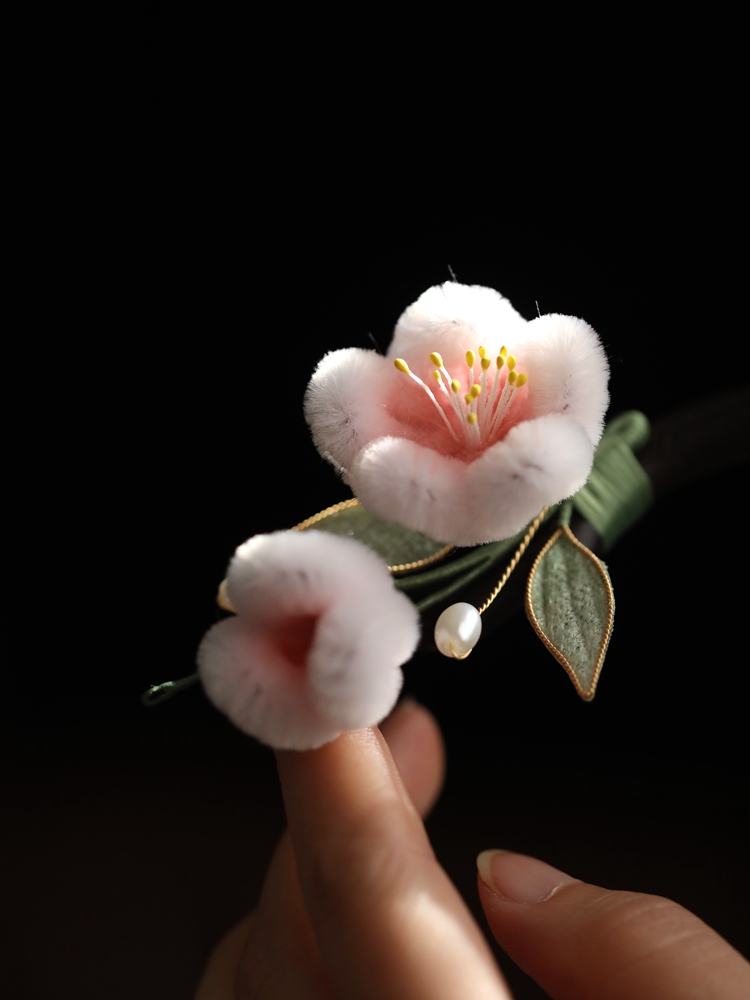 Chinese-Style Velvet Flower Hairpin in Powder Pink for Girls - Ancient Hanfu Updo Accessory, Black Sandalwood Detail, Autumn Winter Fashion Chinese-Style Velvet Flower Hairpin in Powder Pink for Girls - Ancient Hanfu Updo Accessory, Black Sandalwood Detail, Autumn Winter Fashion