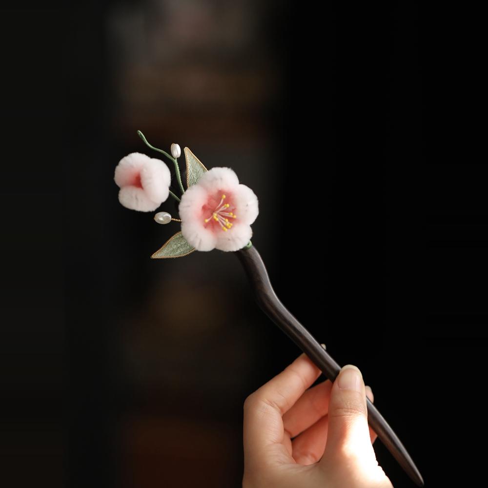 Chinese-Style Velvet Flower Hairpin in Powder Pink for Girls - Ancient Hanfu Updo Accessory, Black Sandalwood Detail, Autumn Winter Fashion