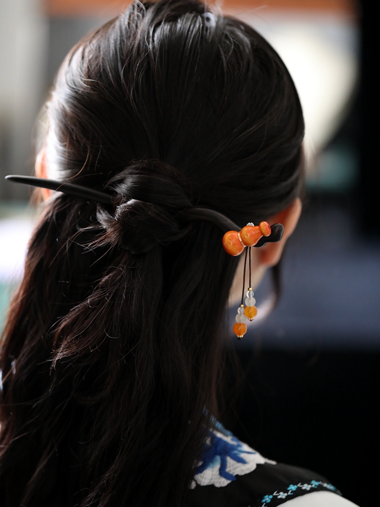 Chinese Style Wooden Hairpin with Gourd Tassel for Girls - Ancient Qipao Updo Accessory, Simple Daily Hanfu Decoration Chinese Style Wooden Hairpin with Gourd Tassel for Girls - Ancient Qipao Updo Accessory, Simple Daily Hanfu Decoration