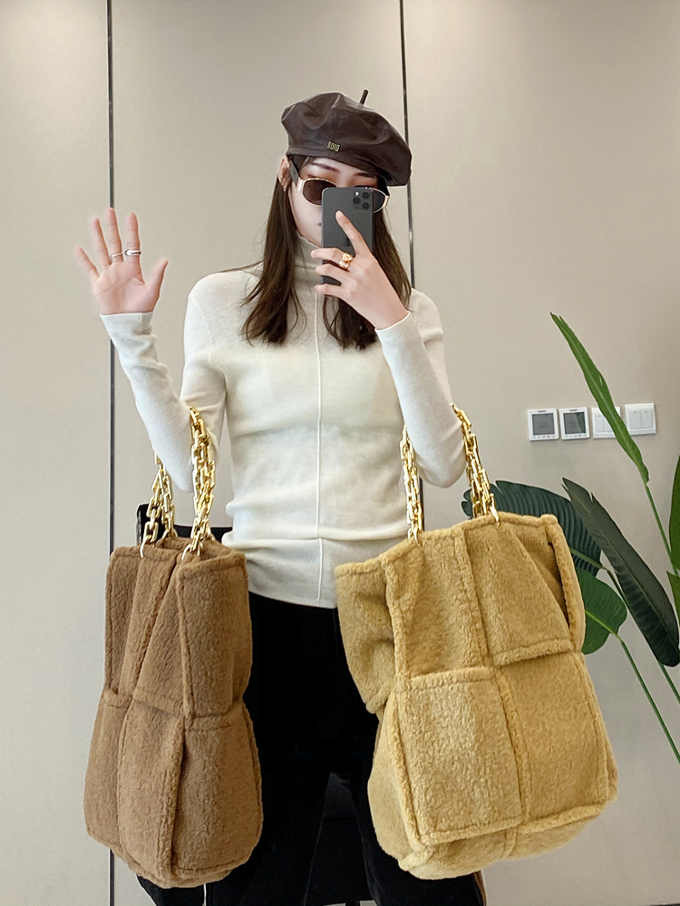 Chunky Chain Tote Bag for Women - European Style Winter Wool Casual Handheld Large Bag - Versatile Fashion Accessory Chunky Chain Tote Bag for Women - European Style Winter Wool Casual Handheld Large Bag - Versatile Fashion Accessory